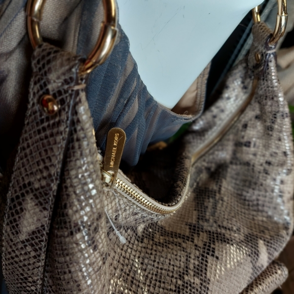 Michael Kors • Leather Snakeskin Hobo Purse Handbag Neutral Embossed Tan Brown - Picture 5 of 12